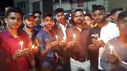 इटावा -जसवंतनगर के युवाओं ने पुलवामा के शहीदों को श्रंद्धाजलि देकर किया सलाम