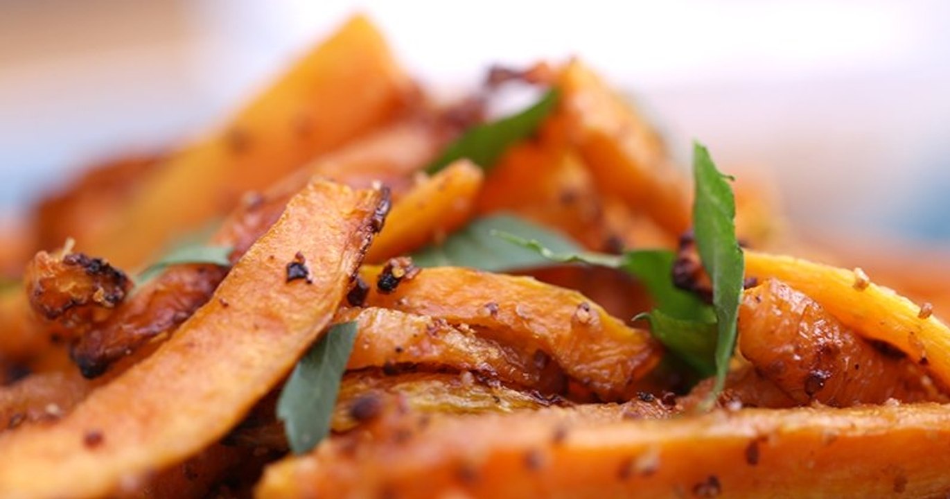Pour l'apéro ou au milieu d'un repas, innovez avec les frites de carottes à l'ail et au parmesan !