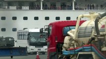 Desembarcan los primeros pasajeros de un crucero en cuarentena por coronavirus en Japón