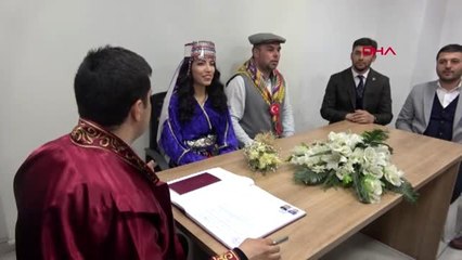 Aydın nikaha yörük kıyafetiyle gelen gelin- damada yoğun ilgi