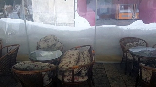 Kar yağışının ardından araçların üzeri karla kaplandı - SİVAS