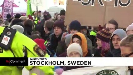 Greta protestiert zum Valentinstag in schwedischer Heimat