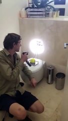 Ce qui se cachait dans la tuyauterie des toilettes va vous terrifier