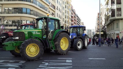 Agricultores españoles vuelven a protestar para pedir "precios justos"