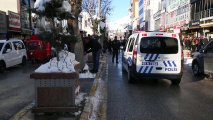 Şüpheli paket fünye ile patlatıldı - VAN