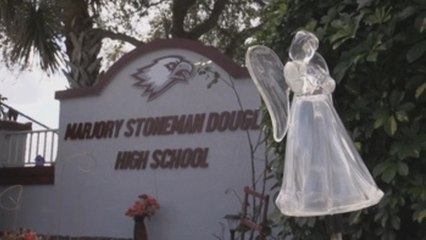 Parkland recuerda a las víctimas del tiroteo y reclama el fin de la violencia armada