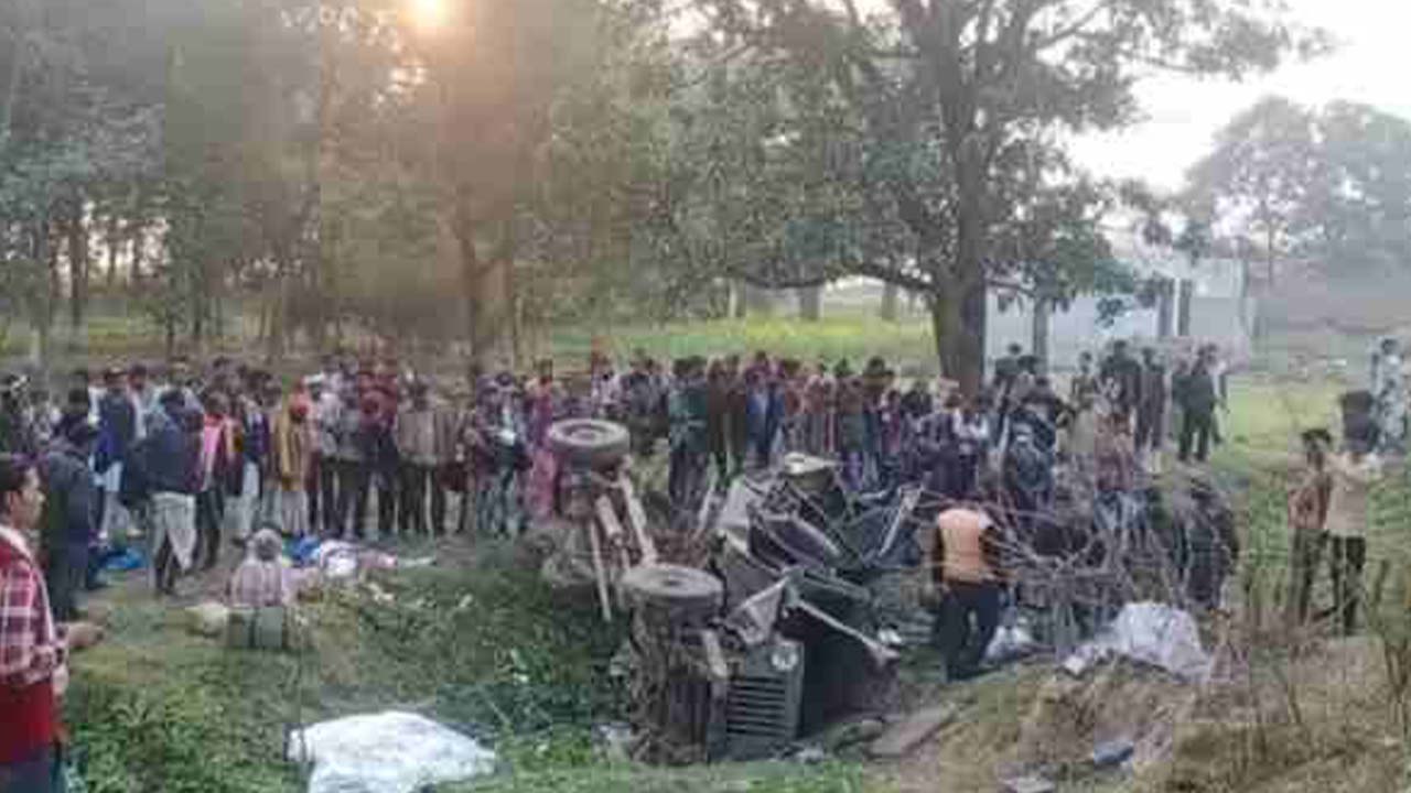 बलरामपुर में भीषण सड़क हादसा, ट्रैक्टर और जीप की टक्कर में चार की मौत