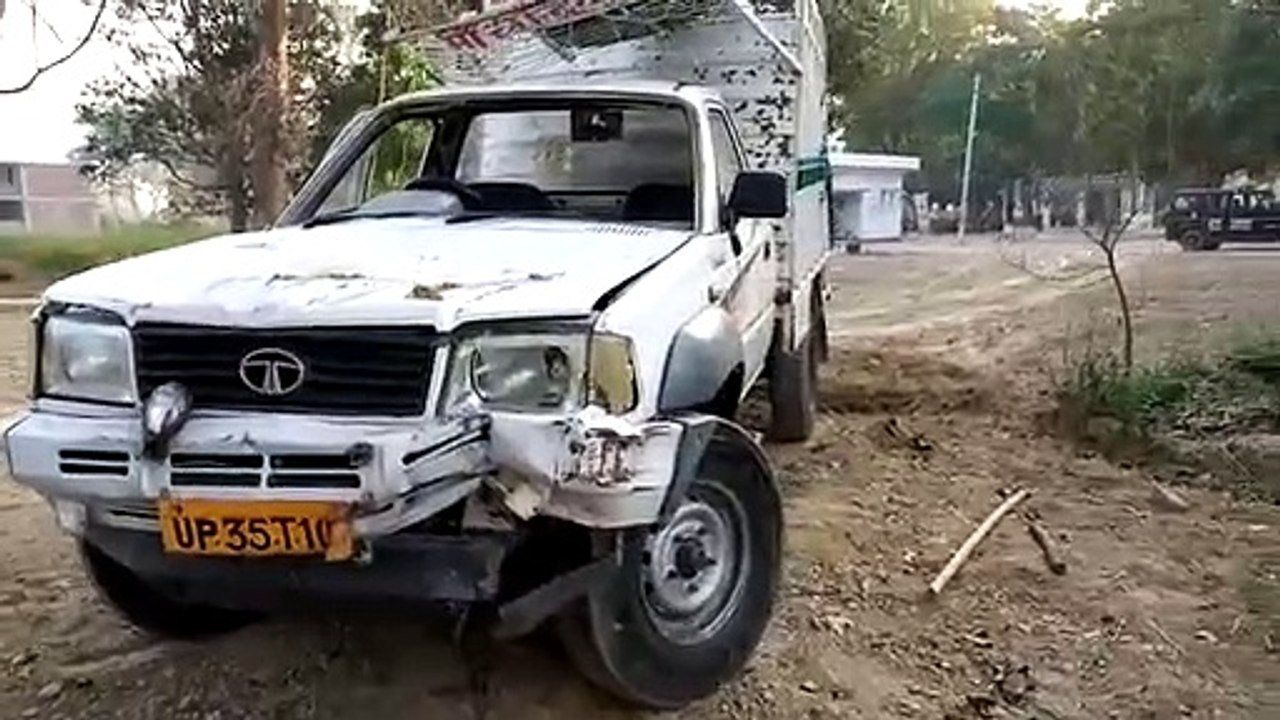 सुल्तानपुर: ट्रैक्टर की टक्कर में गड्ढ़े में गिर...