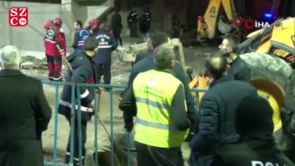 Enkazı kaldırılan binanın çevresi demirlere ile kapatıldı