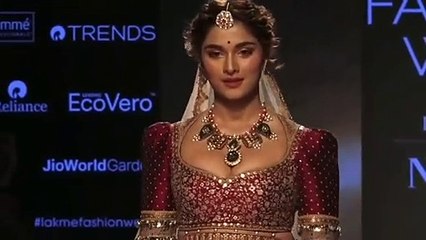दबंग्ग गर्ल साई मुख़र्जी के इस हॉट एंड क्यूट लुक को देख स्टार'स भी हुये पागल आप भी देखे