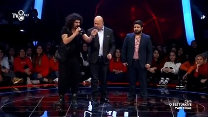 O Ses Türkiye'de bir yarışmacı Kürtçe şarkı söyledi