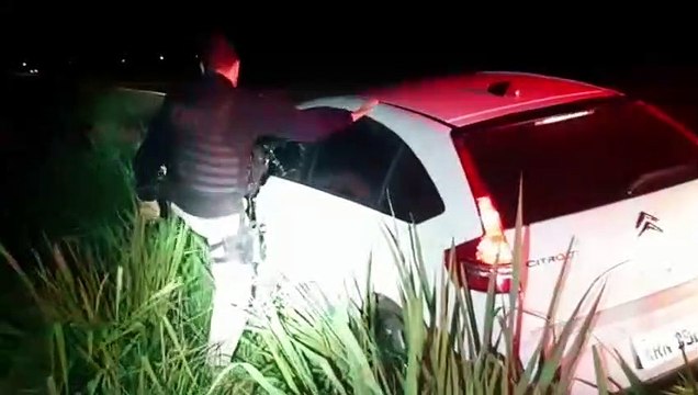 Após fuga, PRF apreende carro carregado de cigarros contrabandeados em Guaíra