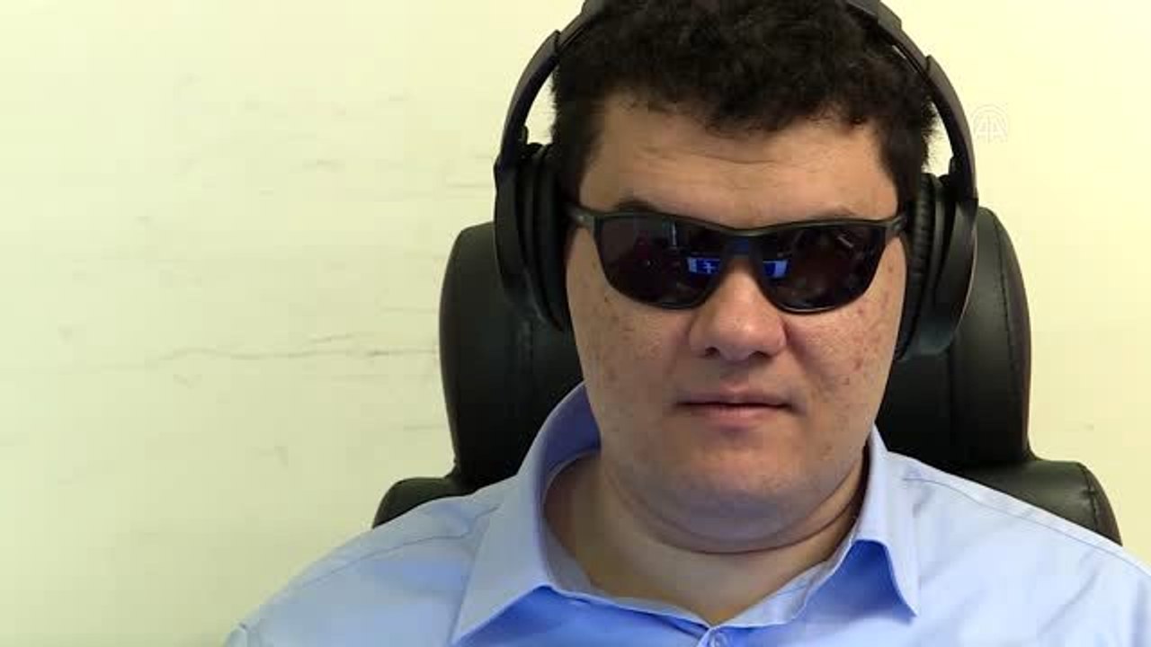 Görme engelli Türk mühendis Facebook'un "göz bebeği" (2)