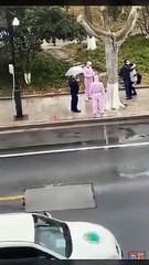 Koronavirüs olduğu şüphesiyle konteyner ile karantinaya alınan Çinli kadının çığlıkları duyudu
