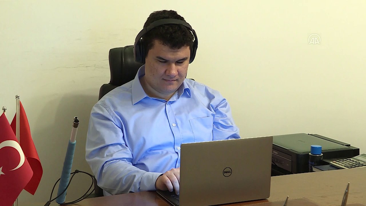 Görme engelli Türk mühendis Facebook'un 'göz bebeği' (2) - ANKARA