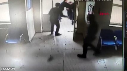 Van-zehirlenen sağlıkçıların zor anları kamerada