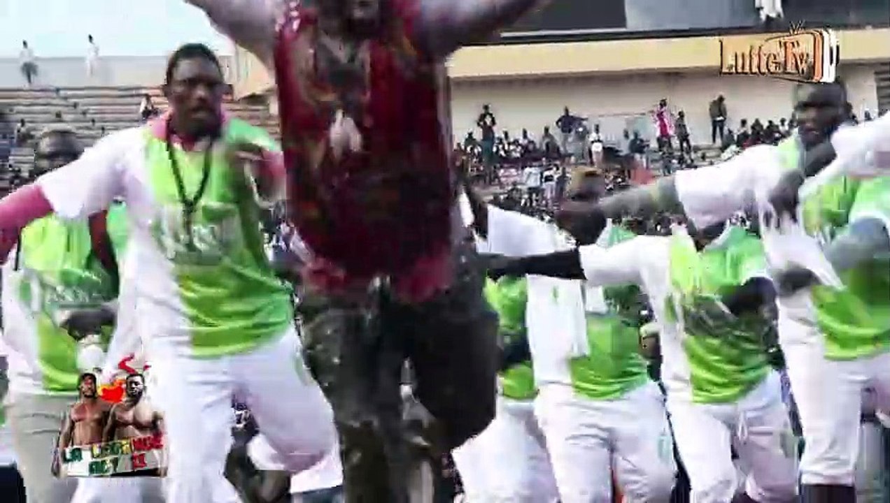 Eumeu Sène booste Boy Niang   Balla Gaye 2 yomb na beurél parce que khamoul...