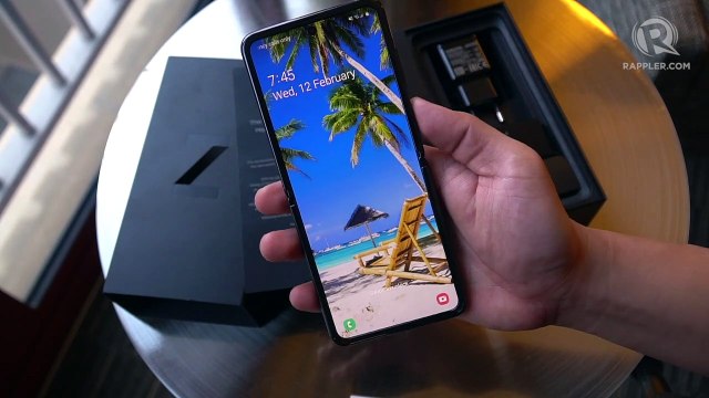 Unboxing: Samsung Galaxy Z Flip