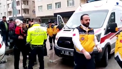 İki otomobilin çarpıştığı kaza güvenlik kameralarına yansıdı - BURSA