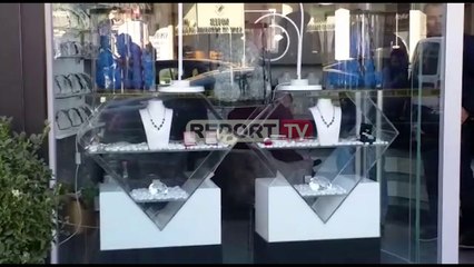 Report TV -Grabitet me armë një argjendari përballë Drejtorisë së Policisë në Elbasan