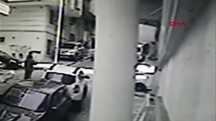 Bahçelievler'de binanın çökme anı kamerada