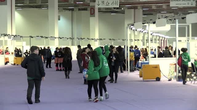 İzmir'de robot tasarlayan çocuklar yeteneklerini sergiledi