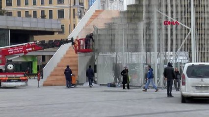 Taksim'e 'geçici sergi platformu' tartışma konusu