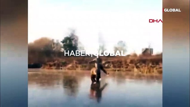 Ayıyla buz pateni yaptı