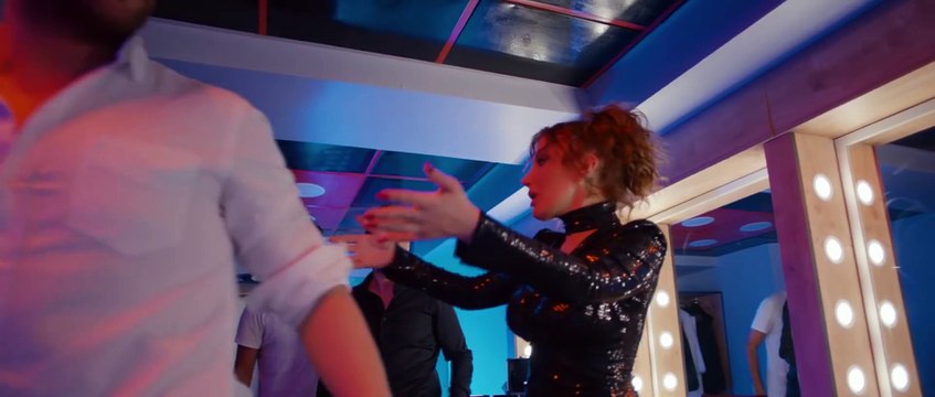 Mustafa Ceceli & İrem Derici feat. Sinan Akçıl - Çok Sevmek Yasaklanmalı