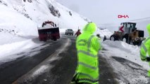 Artvin şavşat-ardahan yolunda çığ düştü - 3