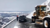 Artvin-Ardahan kara yolu Sahara Geçidi'nde çığ düştü - ARTVİN