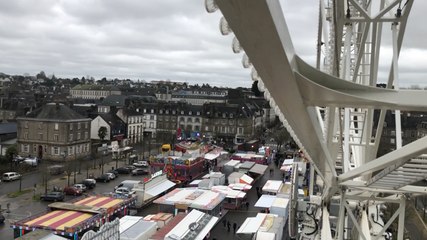 Un tour dans la grande roue à la Foire de mars