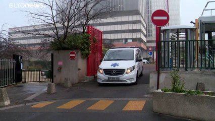 Un turista chino en Francia, la primera víctima del coronavirus fuera de Asia