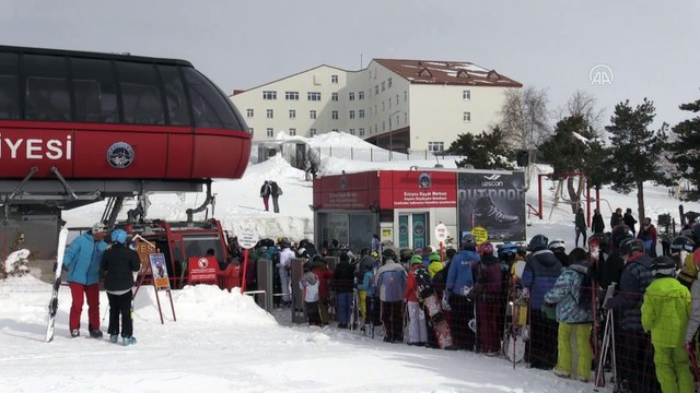 Erciyes Kayak Merkezi'nde hafta sonu yoğunluğu - KAYSERİ