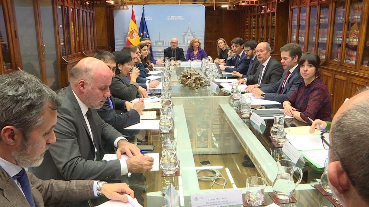 Campo se reúne con asociaciones profesionales de jueces y fiscales