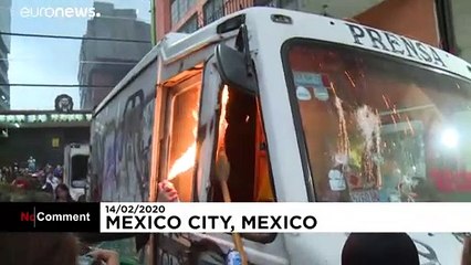 Mexikó: Tiltakozás a nők bántalmazása ellen