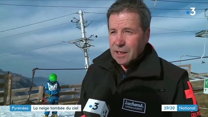 Pyrénées : quand les hélicoptères livrent la neige