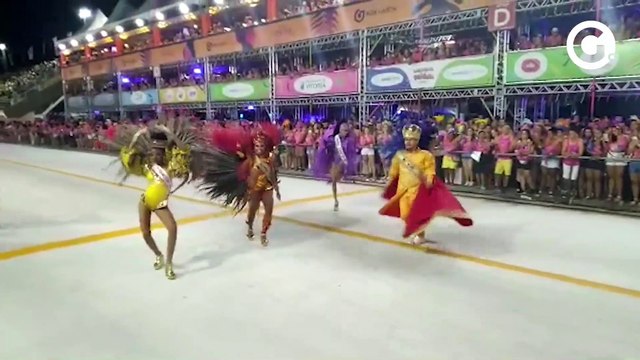 Família Real desfila na abertura do carnaval de Vitória 2020