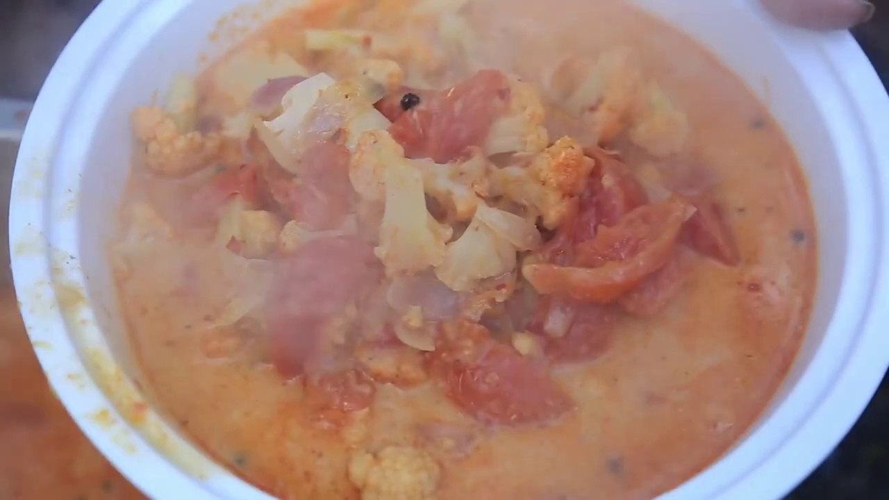 Cambodian food - Curry cauliflower with tomatoes - សម្លការីផ្កាខាត់ណានិងប៉េងប៉ោះ - ម្ហូបខ្មែរ