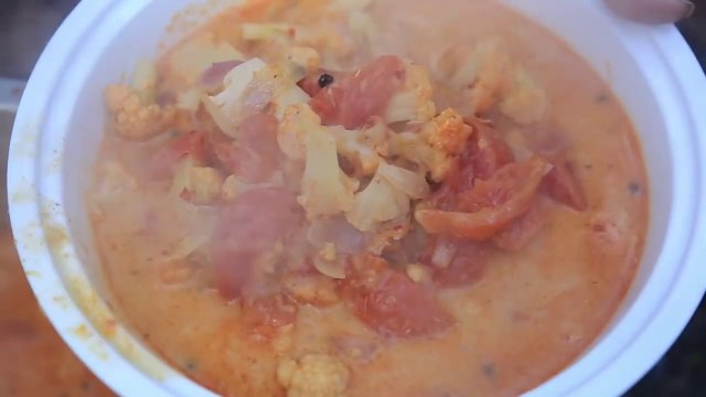 Cambodian food - Curry cauliflower with tomatoes - សម្លការីផ្កាខាត់ណានិងប៉េងប៉ោះ - ម្ហូបខ្មែរ
