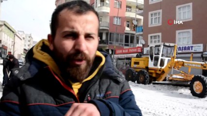 Kent merkezindeki tonlarca kar kent dışına çıkartıldı