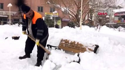 Van'da son 26 yılın kar rekoru
