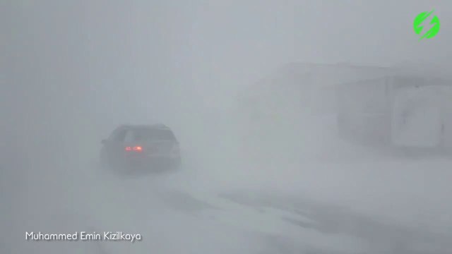 Tempêtes de neige en Islande... Impressionnant