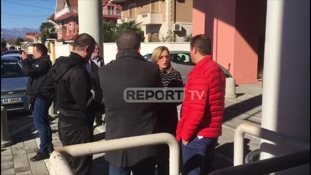 Report TV - Tritoli makinës së Licit, drejtuesit e policisë dhe Voltana Ademi në vendin e ngjarjes