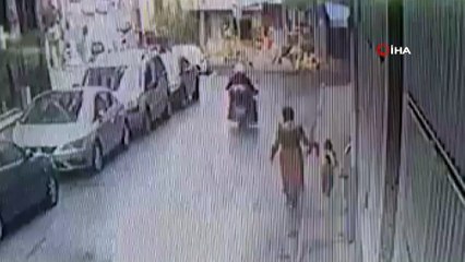 - Otomobile motosiklet sürücüsünün çarpışma anı kamerada