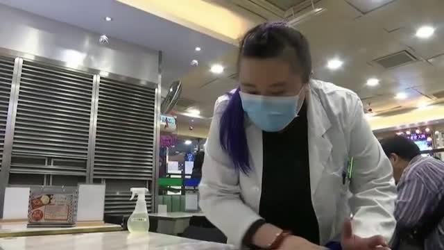 Los restaurantes extreman las medidas de higiene en China para luchar contra el coronavirus