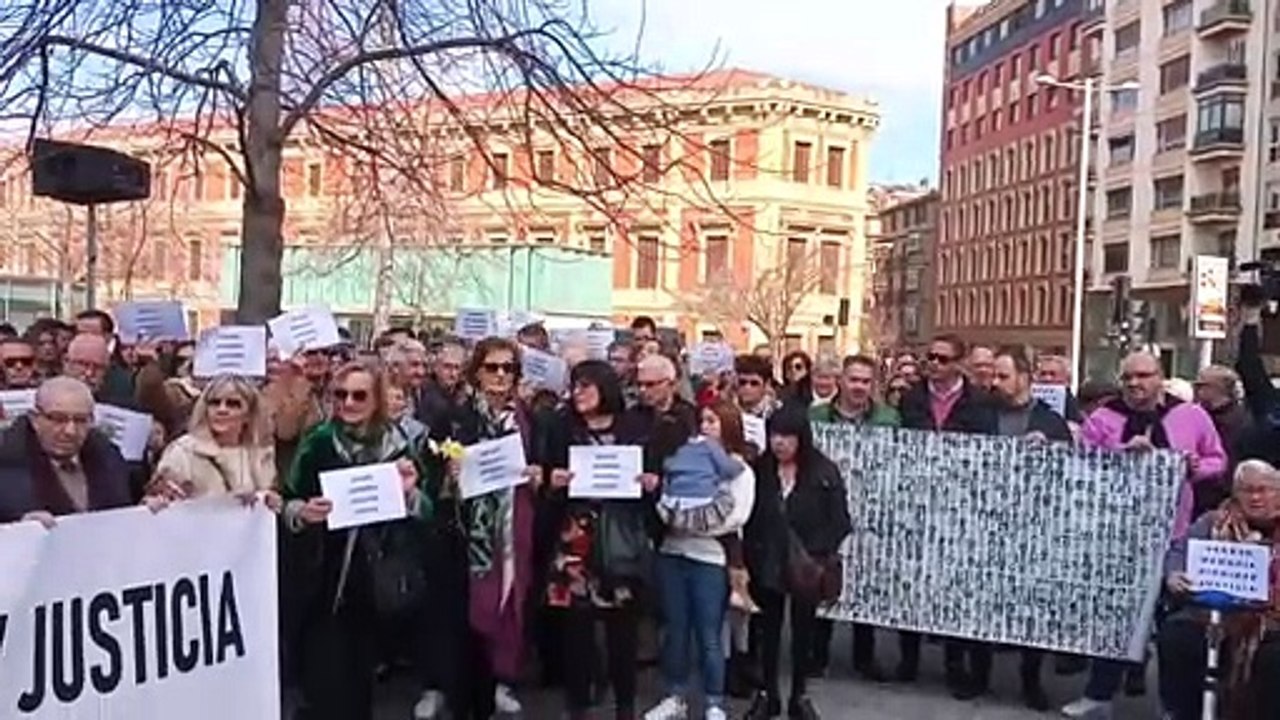 Concentración en homenaje a las víctimas del terrorismo en Pamplona
