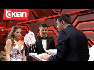 Erion Veliaj zgjidh problemin e ciftit dhe i celebron live ne "E Diela Shqiptare"