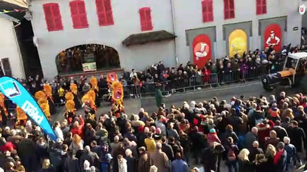 Le navire de "Pirates des Caraïbes" défile dans les rues du Val-d'Ajol