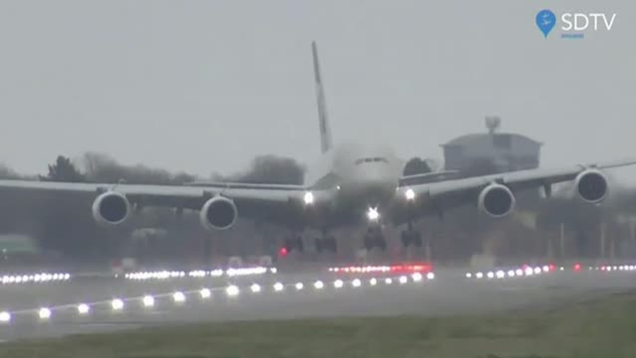 La borrasca Dennis convierte los aterrizajes en Heathrow en una odisea
